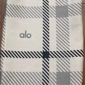 Alo Yoga　Airlift High-Waist レギンス