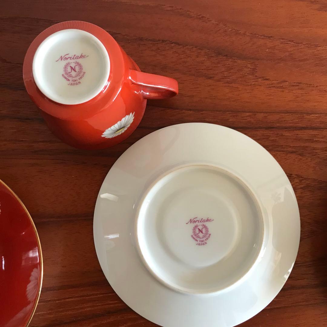 プレミアノリタケ　赤菊　カップ&ソーサー