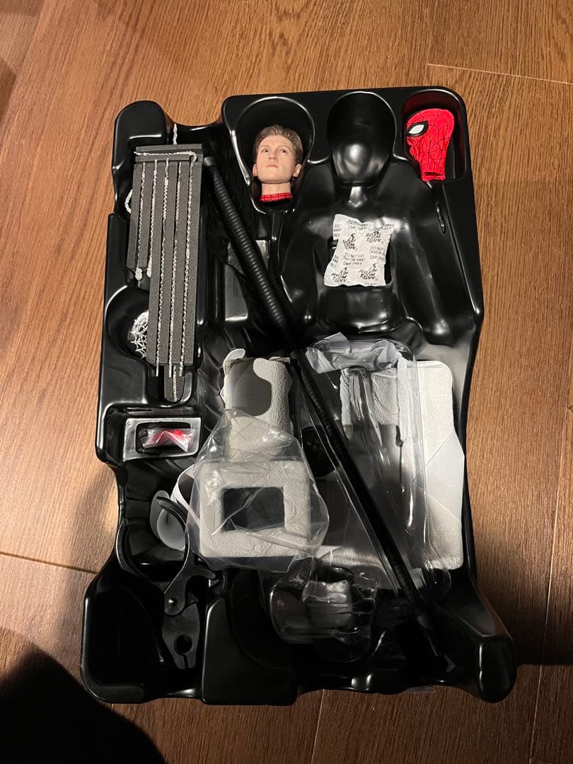 ホットトイズ　スパイダーマン　ニューレッド&ブルースーツ　デラックス版　匿名配送