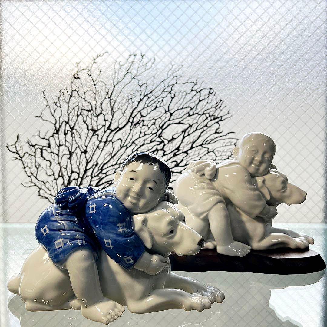 骨董　超希少　深川製磁 童子と犬 犬 子供と犬の戯れ 置物 宮内庁御用達
