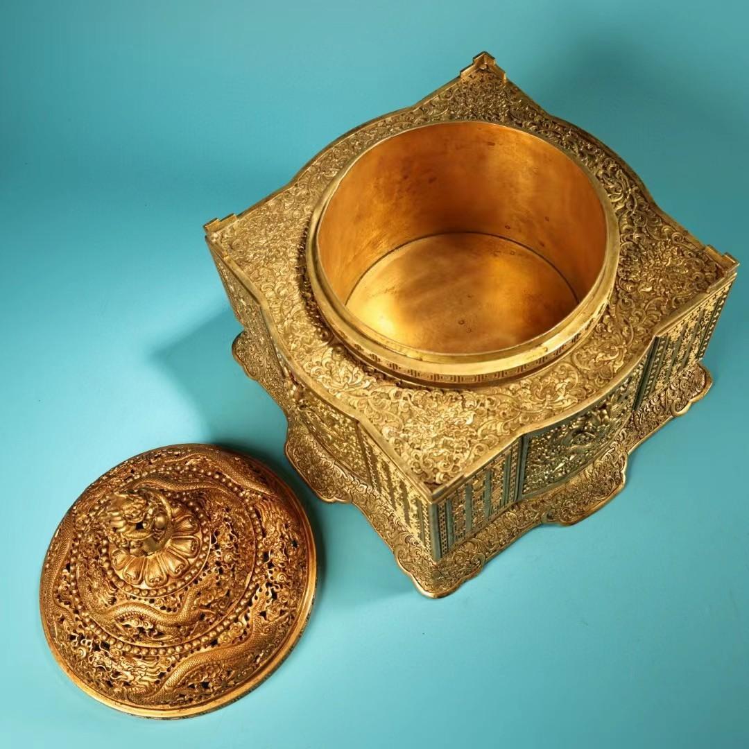 中国古美術・旧蔵鎏金转角煙香炉・純銅细密彫・純手作・高浮彫・置物・茶道具・文房具