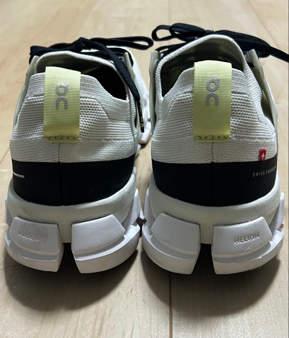 On Cloudswift 3 アイボリー/ブラック