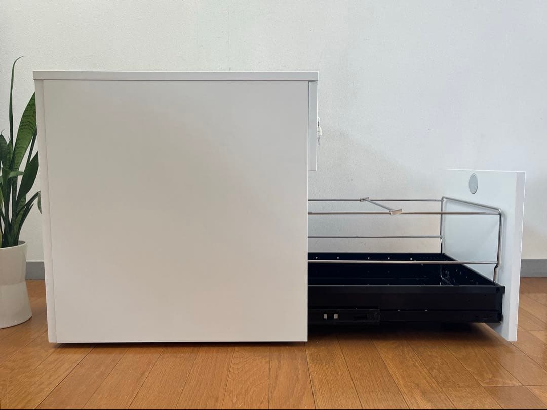 未使用品　イタリア ファントーニ　サイドキャビネット　8.3万　ワゴン　モダン