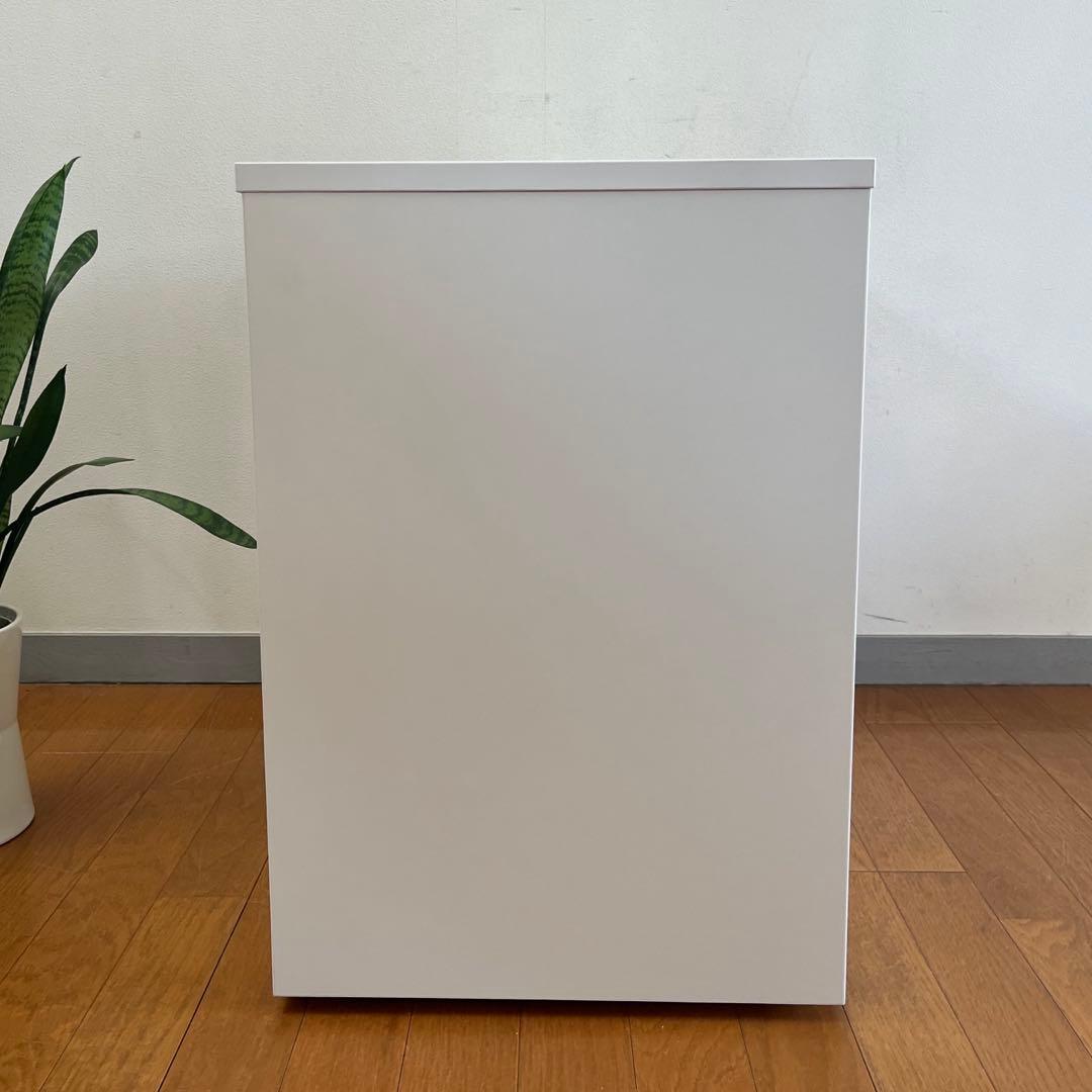 未使用品　イタリア ファントーニ　サイドキャビネット　8.3万　ワゴン　モダン