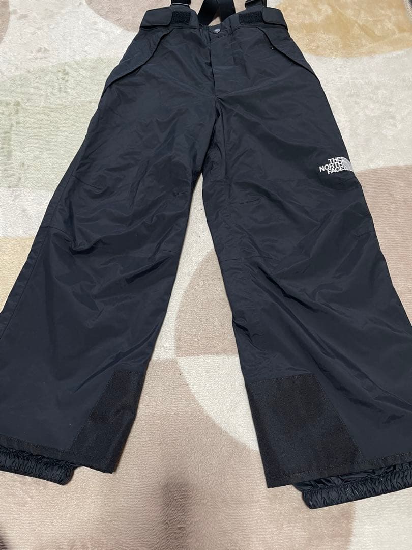 ノースフェイス　子ども用 ブラック スキーウェア サスペンダー付き