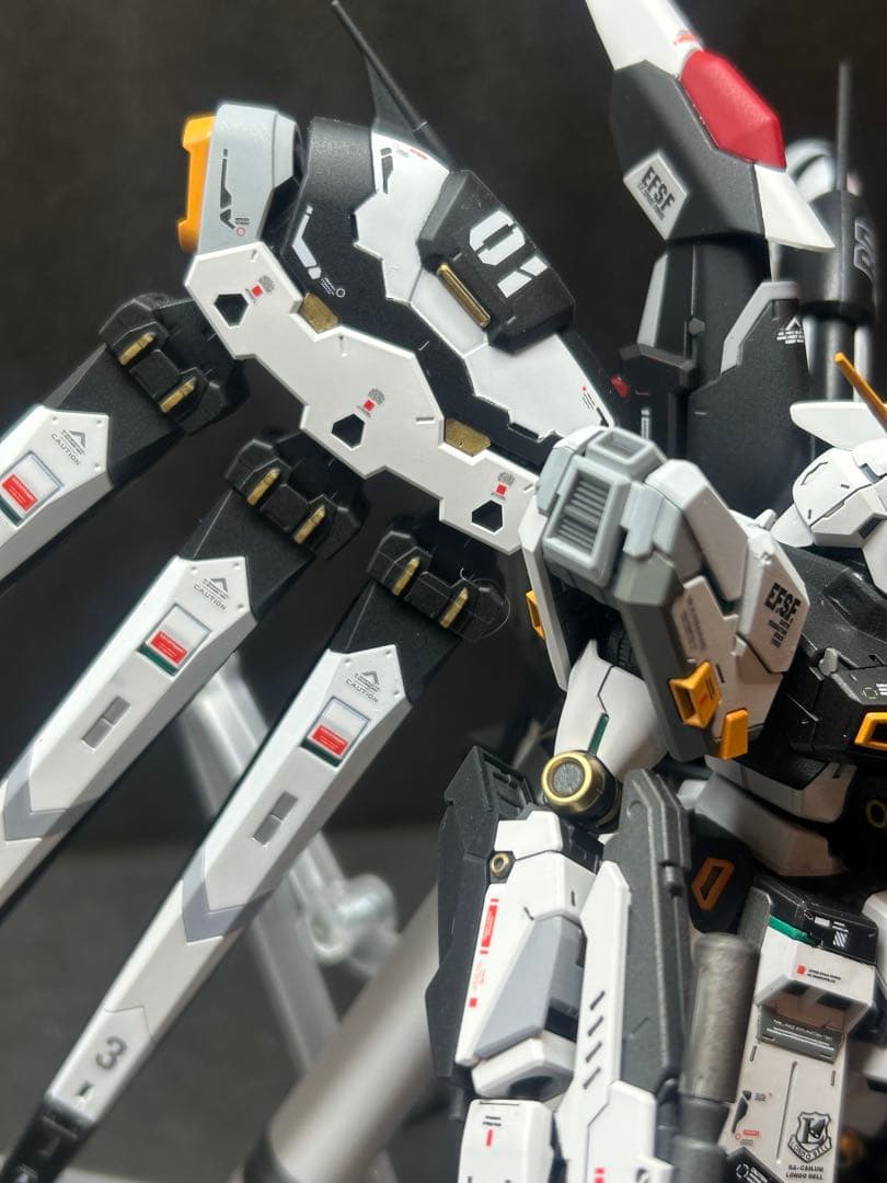 RG hi-νガンダム 塗装済　完成品