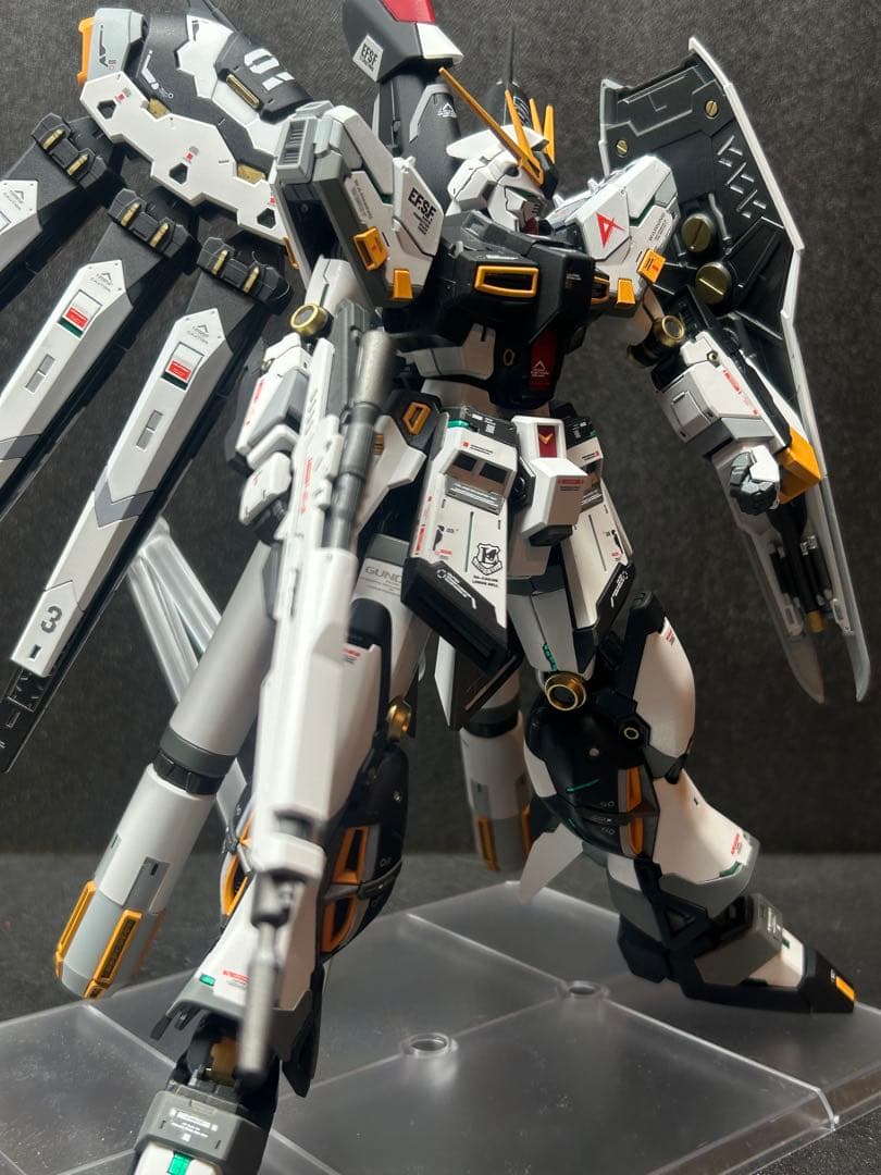 RG hi-νガンダム 塗装済　完成品