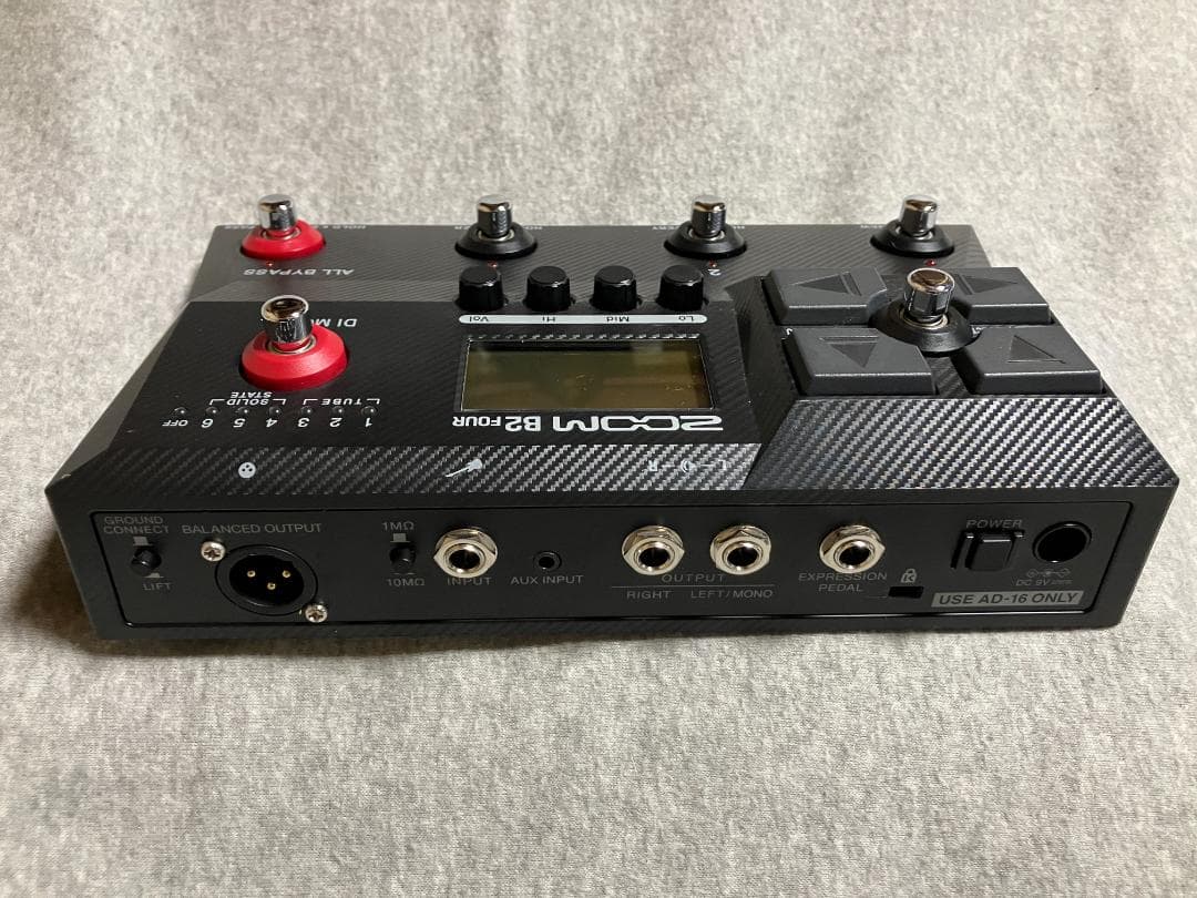 ZOOM B2 Four ベース用マルチエフェクター　価格交渉大歓迎