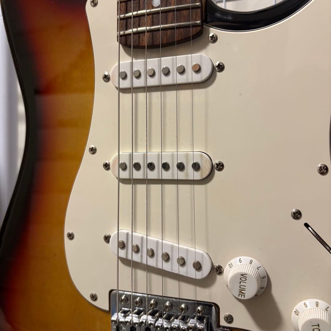 ノーブランド　ストラトキャスター　エレキギター サンバースト