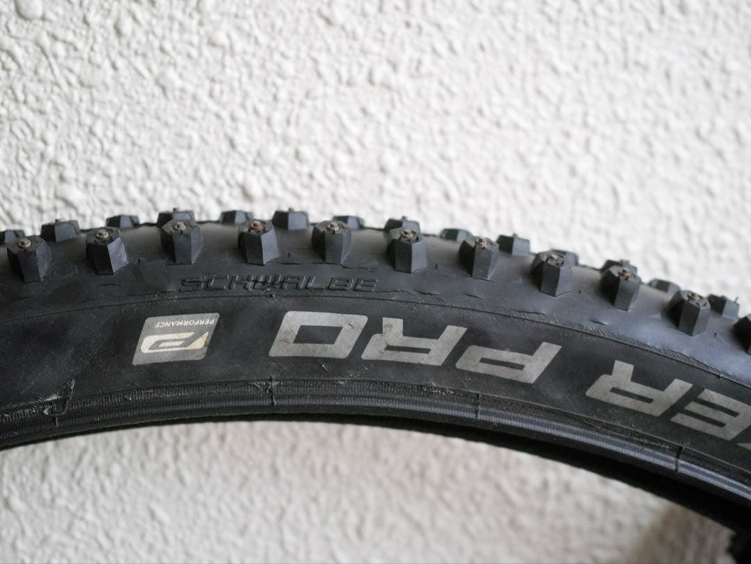 29×2.25 スパイクタイヤ前後セット シュワルベ アイススパイカープロ