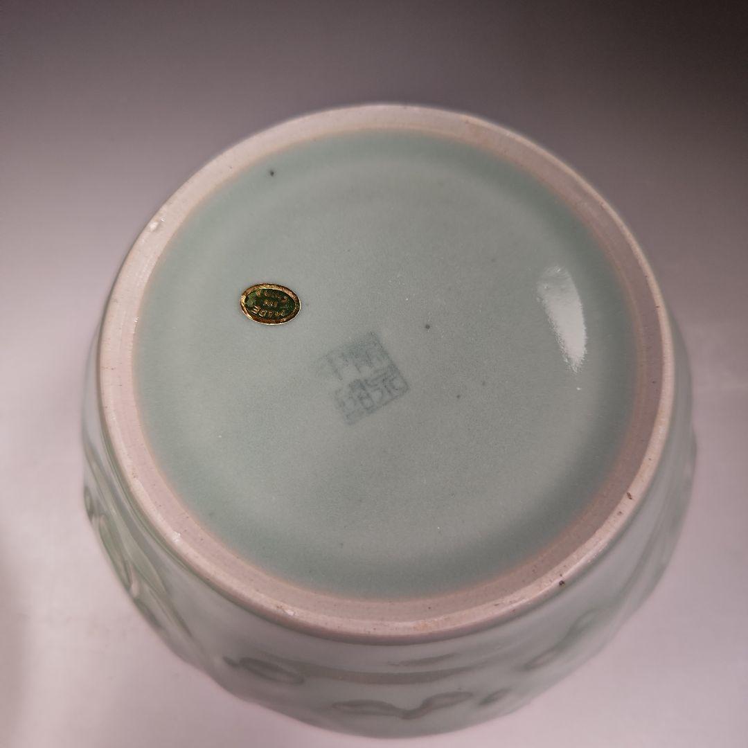 イ653 水指『龍泉窯』『青磁砧牡丹文　水指　替塗蓋付　共箱』茶道具