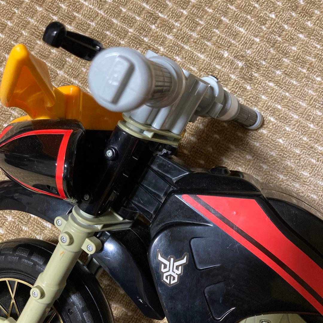 バンダイ 仮面ライダークウガ 乗用バイク ビートチェイサー2000 三輪車