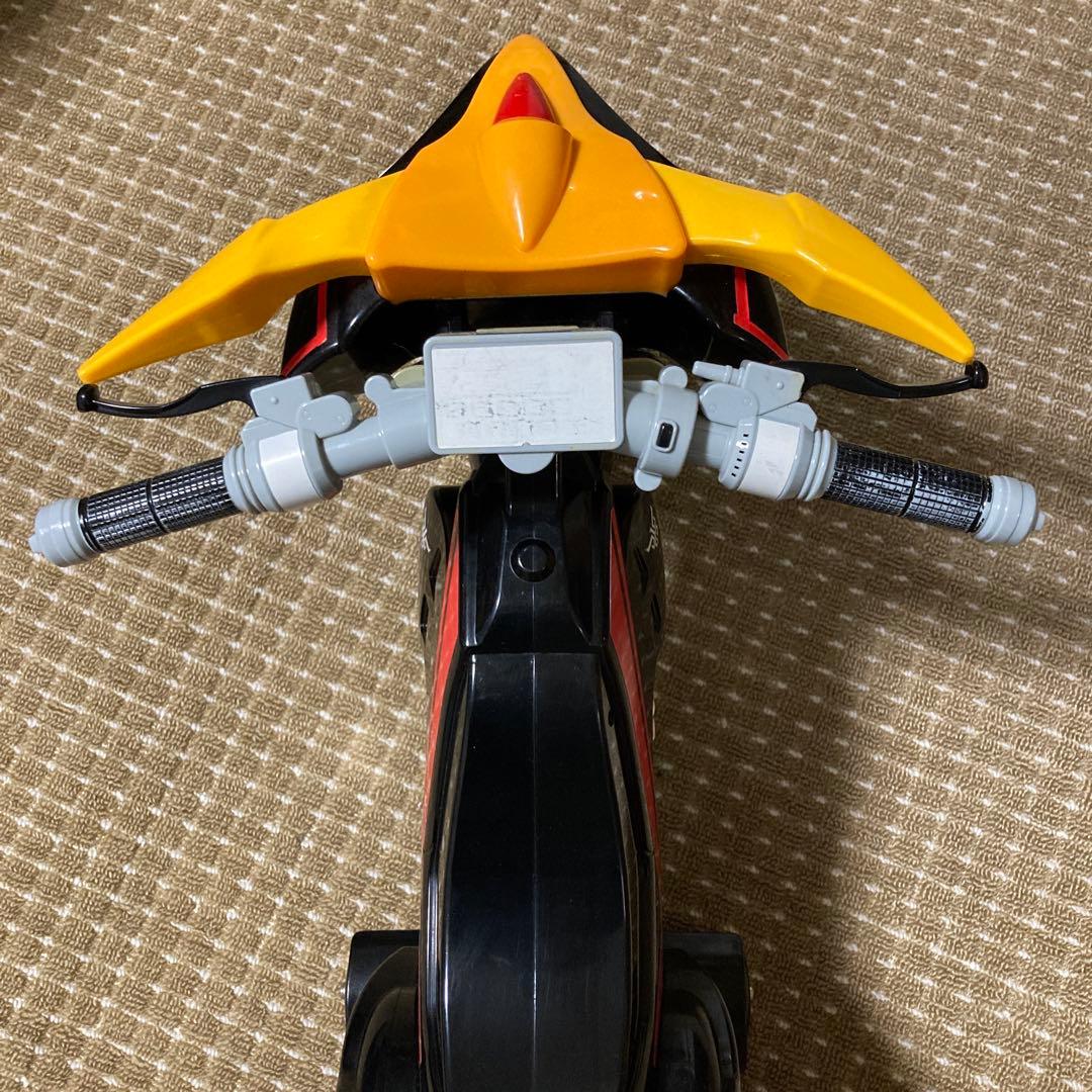 バンダイ 仮面ライダークウガ 乗用バイク ビートチェイサー2000 三輪車