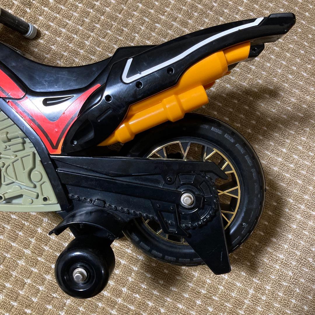 バンダイ 仮面ライダークウガ 乗用バイク ビートチェイサー2000 三輪車