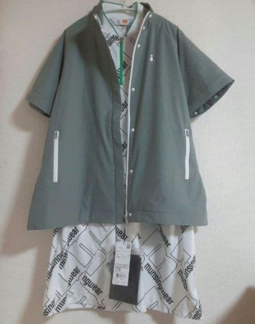 再再再値下げ新品 マンシングウェア レインワンピースLL　収納袋付　カーキ