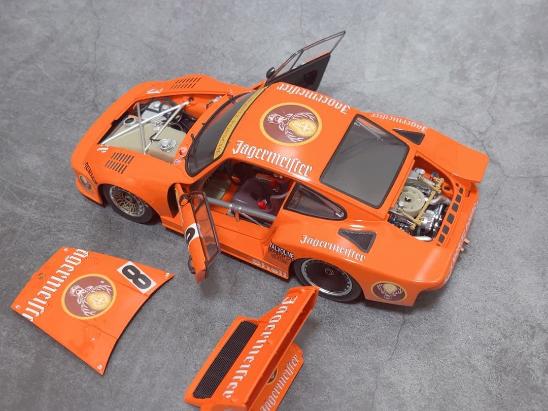 トゥルースケール 1/18 ポルシェ 935 1978