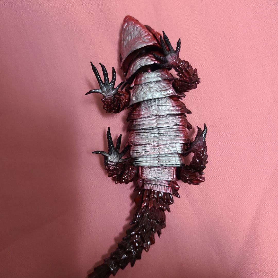 アルマジロトカゲ　リアルな赤黒爬虫類フィギュア　レッド①