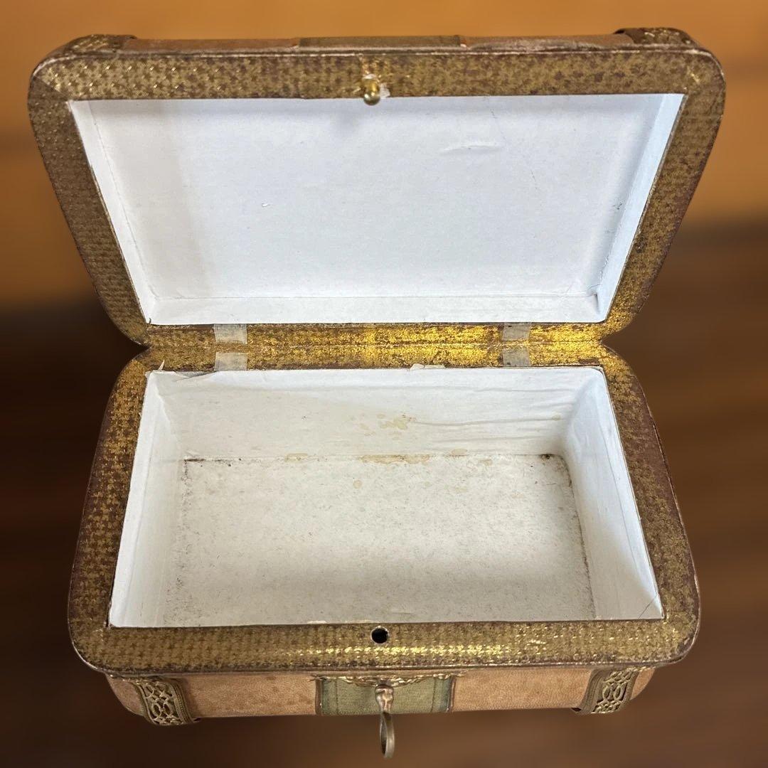 イギリス製　宝石箱　アンティーク　レザー収納　ボックス　鍵つき