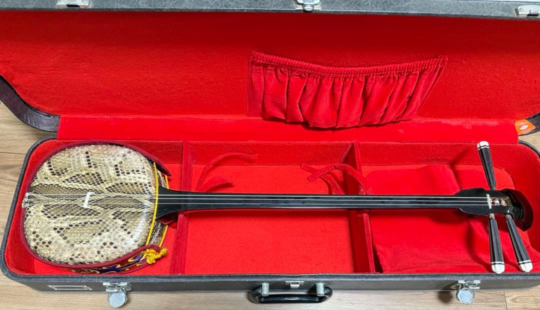 沖縄三線 弦楽器 和楽器 沖縄 ケース付き 三味線 民族楽器　現状品