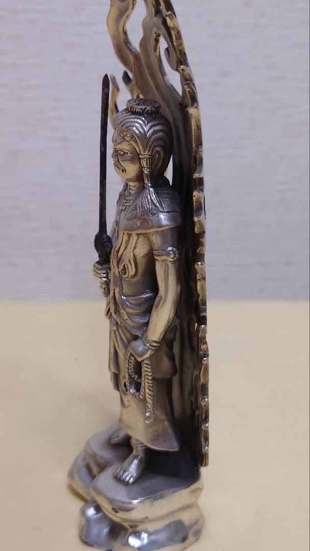 銀製　不動明王像　秀雲銘　279g