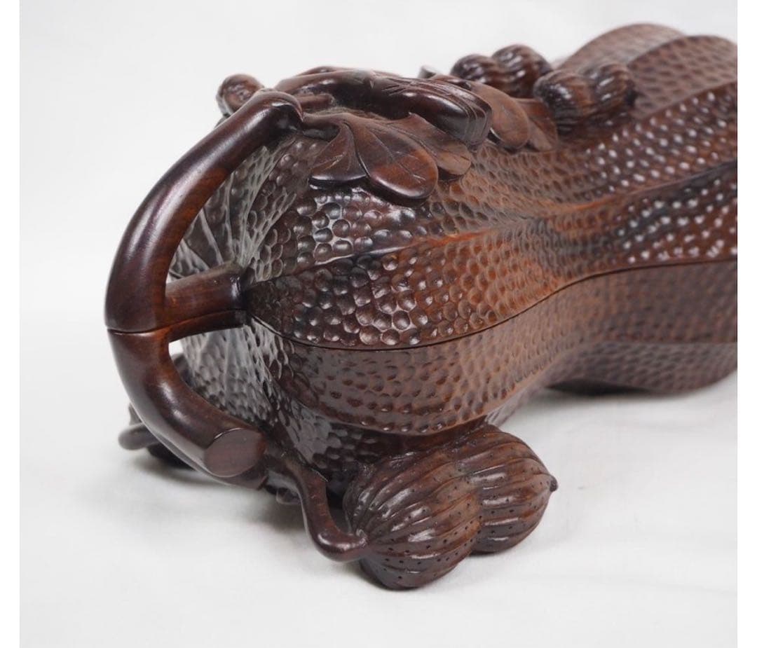 送料無料　時代物　唐木花梨（沈水）透かし彫り落花生蓋物　幅21ｃｍ