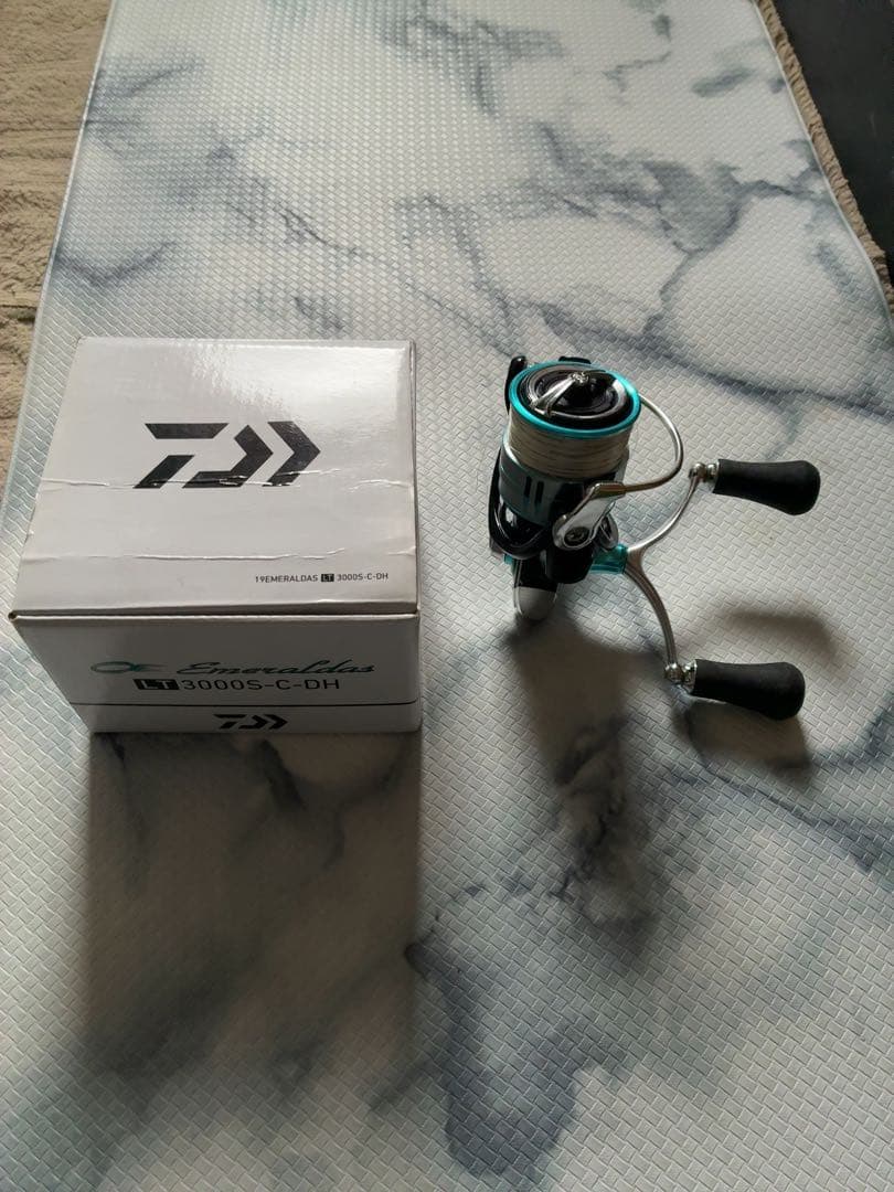 ダイワ　エメラルダス　LT3000S-H-DH スピニングリール
