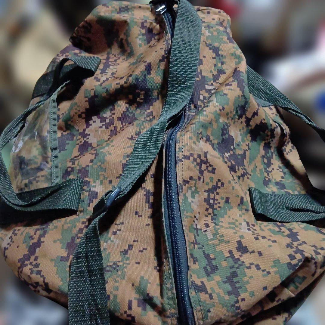 アメリカ海兵隊　迷彩中型ダッフルバッグ　放出品（実物）