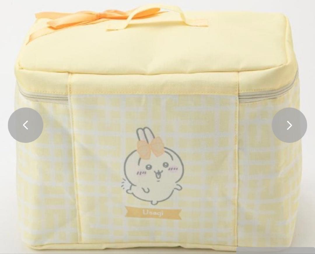 ちいかわうさぎ　バニティーポーチ　フラットポーチ リール付きカラビナ収納ボックス