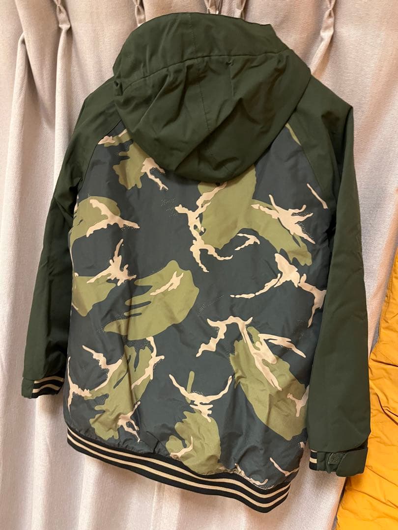Burton カモフラージュ ジャケットとパンツ セット