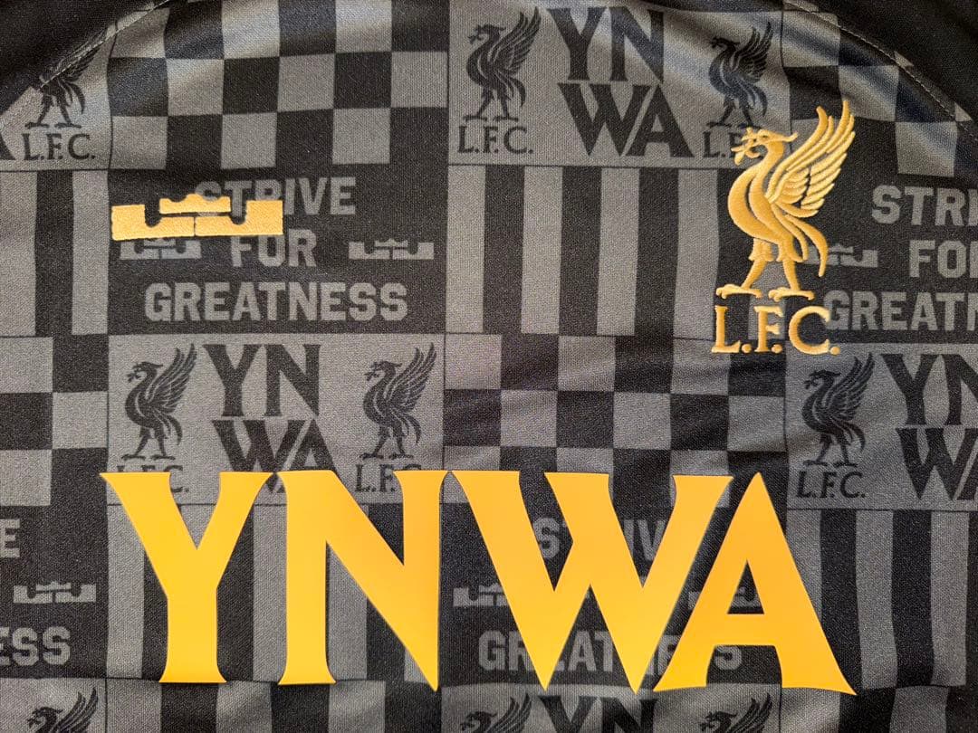 レブロン・ジェームズ × リヴァプールFC コラボユニフォーム