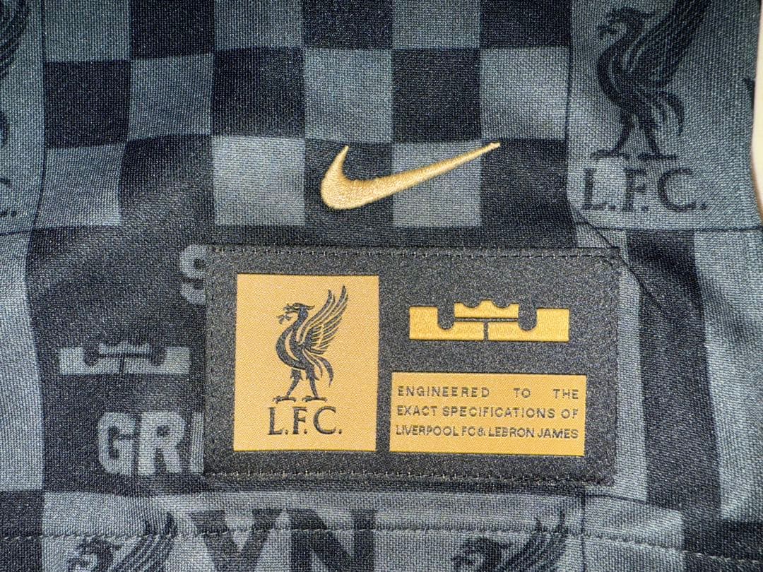レブロン・ジェームズ × リヴァプールFC コラボユニフォーム