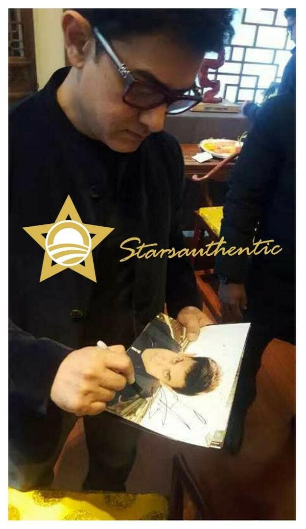 直筆サイン入り写真 アミール・カーン /フレーム別/SA鑑定済