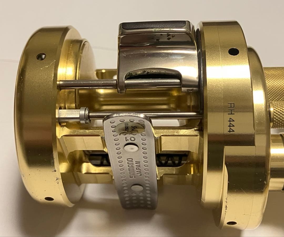 シマノ01カルカッタコンクエスト 400 RH444 ベイトリール 右ハンドル