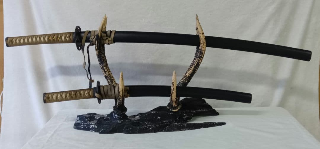 模造刀　模擬刀　日本刀　2振り　刀掛け　美術刀剣 武具　スタンド付　鹿角