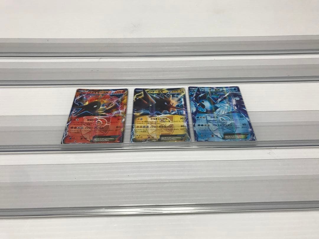 トレーディングカード　ショーケース　カードレール