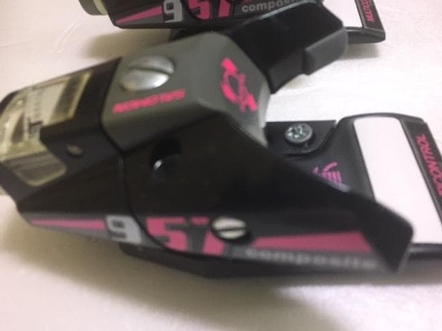 ヒデHIDEさま専用、サロモンブランド957compositeモデルを放出！