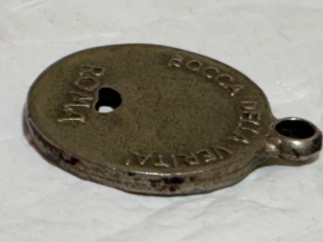 ボッカ・デラ・ヴェリタ メダルペンダント