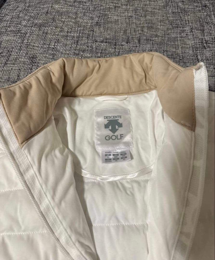 デサント　ゴルフ　ダウンベージュ ダウン　美品　S 未使用近く