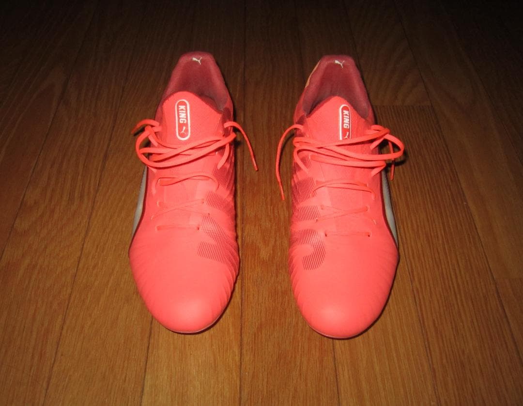 プーマのサッカースパイク「キングアルティメットFG/AG」　アンリミテッドパック