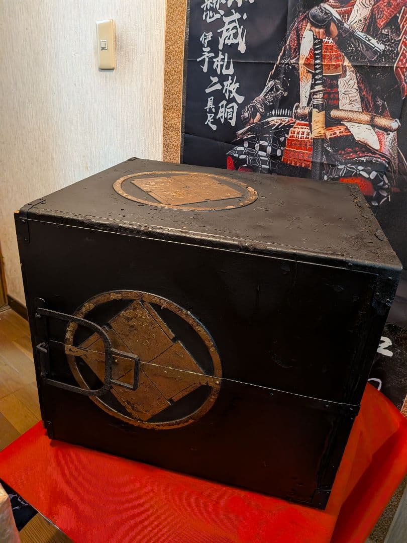 江戸時代前期変形四ツ菱御家紋入り甲冑用鎧櫃リペア扱いジャンク武具本歌難有り当時物