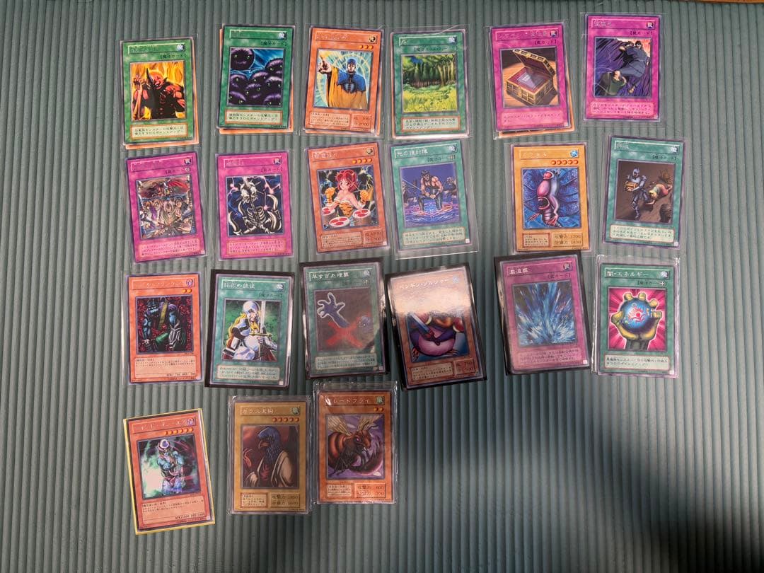 遊戯王カード　初期　レアカード　まとめ売り　124枚＋α