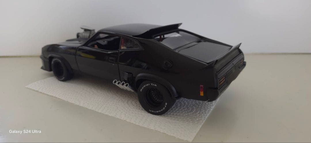 オートアート マッドマックス2 ザ.ロードウォリアー　インターセプター