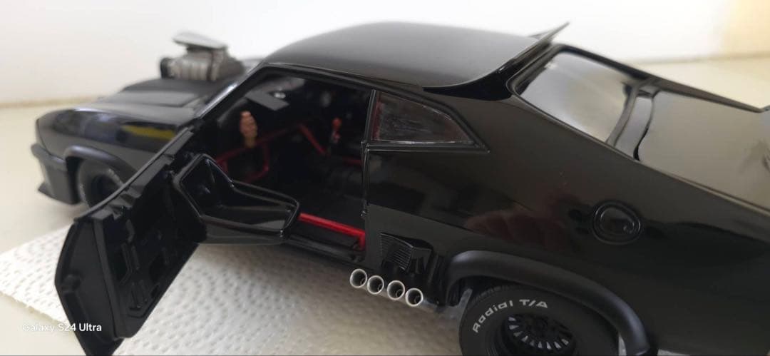 オートアート マッドマックス2 ザ.ロードウォリアー　インターセプター