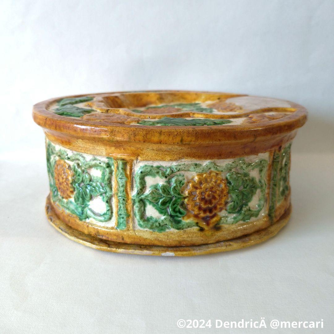 中国アンティーク陶器　遼三彩風　印花牡丹紋硯　アジア