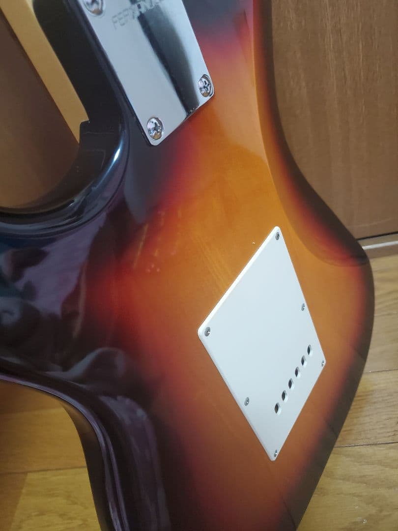 FERNANDES ストラトキャスタータイプエレキギターサンバーストケース付