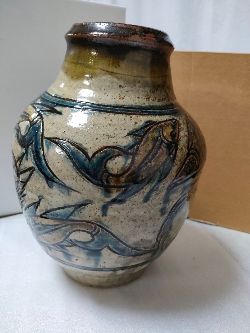 やちむん金城次郎　壺　 魚紋（5）＋海老魚紋（3）計８　希少品　高さ 28cm