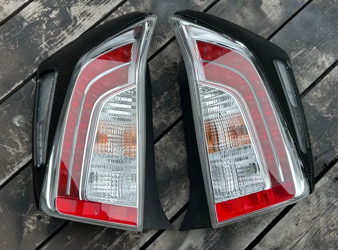 美品❗️サイドカバー付き！純正 30 プリウス 後期 テールライト テールランプ
