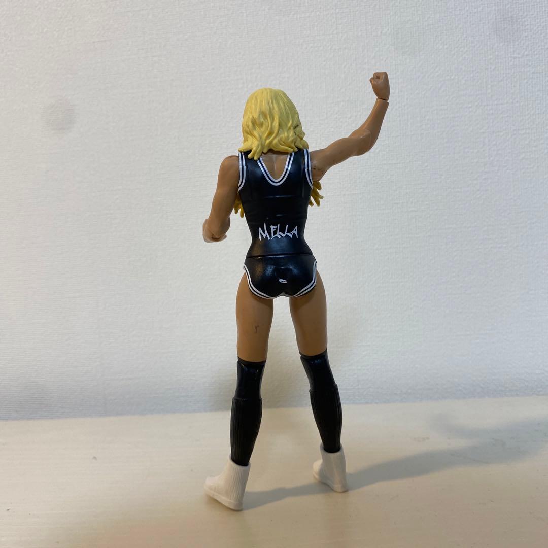 WWE プロレス アクションフィギュア２点 タミナ・スヌーカ カルメーラ