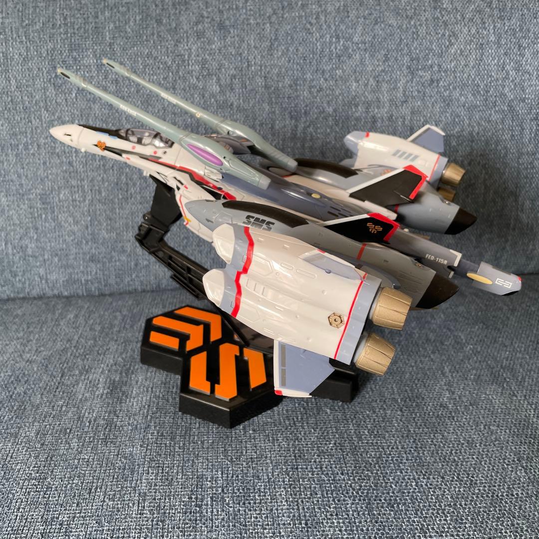 美品1/72VF-25Fトルネードメサイアバルキリーアルト機/早乙女アルト