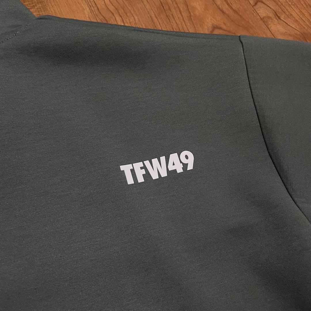 TFW49 CARDBOAD MATELIAL HOODIE パーカー カーキ